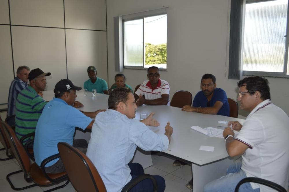 Guanambi: Prefeito recebe comunidades rurais e anuncia sistema de água