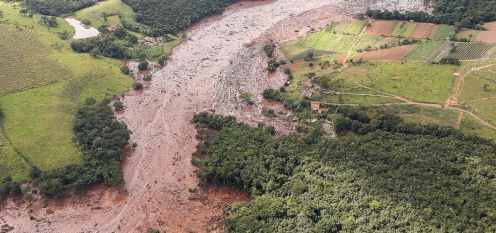 Sobe para 65 o número de mortos com rompimento de barragem em Brumadinho