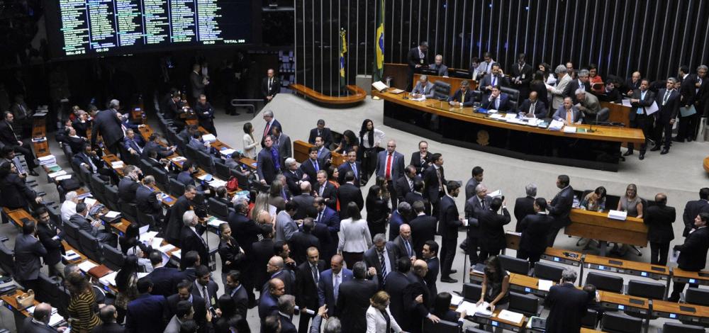 10% dos deputados federais são réus em processos criminais, diz levantamento