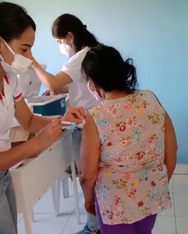 Técnica de enfermagem de Rio do Pires é afastada após inserir agulha e não aplicar vacina em idosa