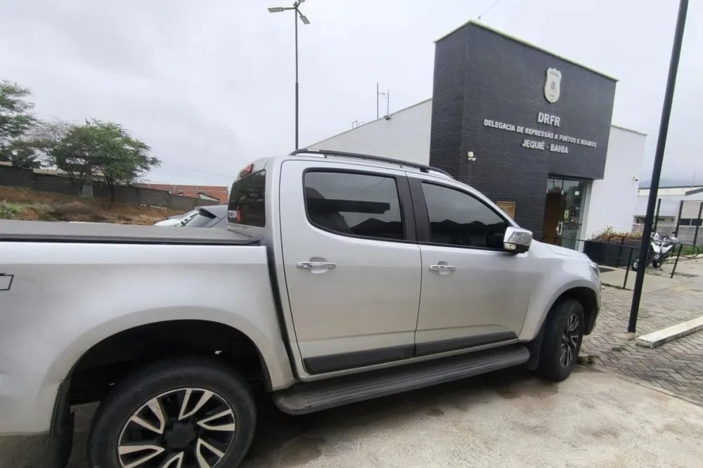 Polícia apreende carro de luxo em operação contra fraudes em Jequié