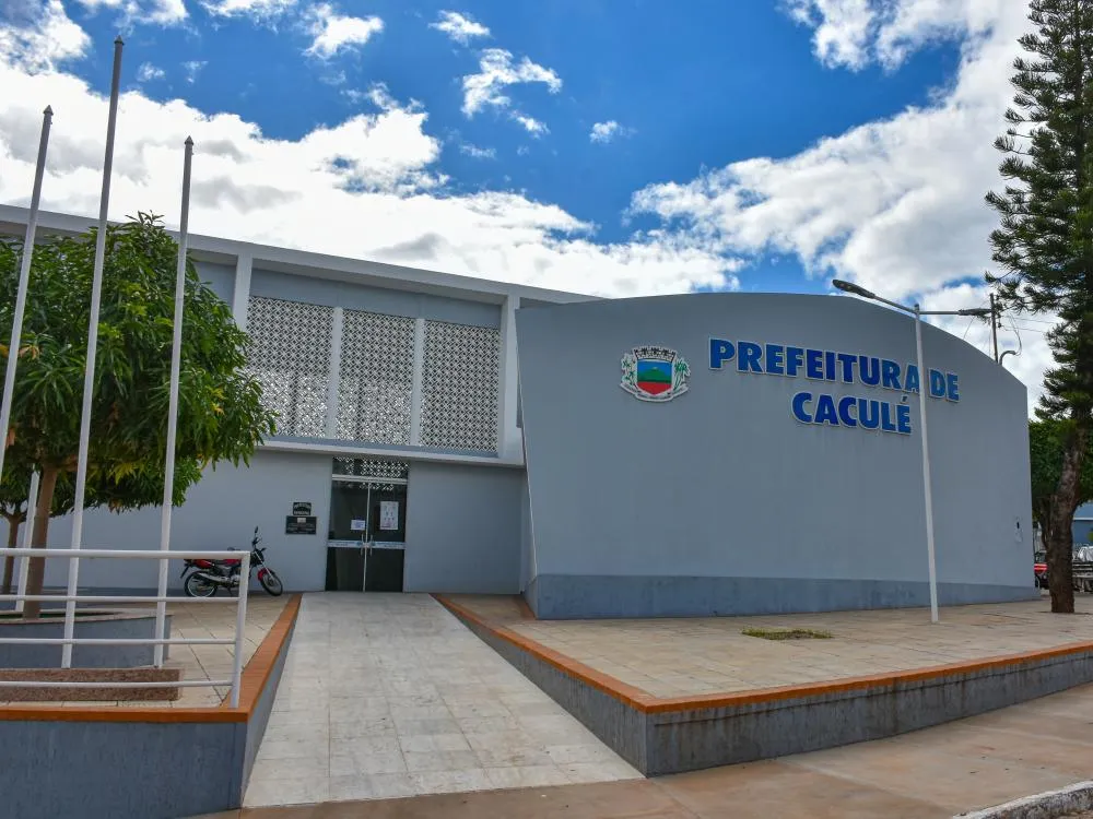 TCM dá 20 dias para prefeito de Caculé explicar 239 contratações sem seleção pública