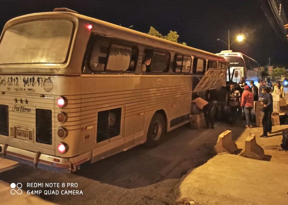 Região de Guanambi: PM apreende dois ônibus clandestinos com mais de 90 passageiros