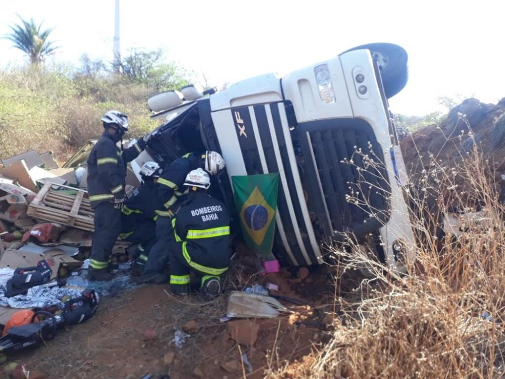 Caminhoneiro morre em acidente na BR-030, em Guanambi