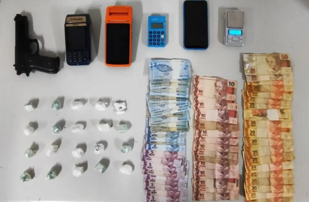 Suspeito de tráfico de drogas é preso pela Rondesp, em Guanambi