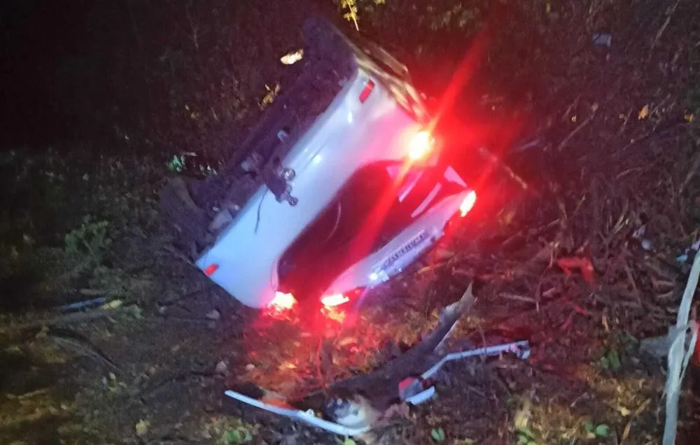 Motorista perde controle e capota na rodovia Guanambi - Ceraíma