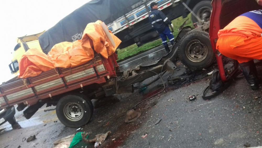 Vitória da Conquista: duas pessoas morrem em acidente na BR-116