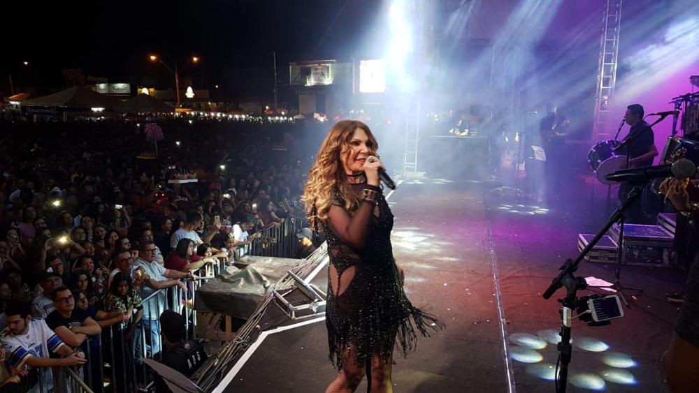 Centenário de Guanambi: cerca de 10 mil pessoas curtiram o show de Elba Ramalho; festa continua nesta quarta com Luan Santana 