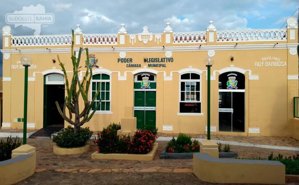 Câmara de Vereadores de Caetité cobra do executivo explicações sobre suposto esquema de fura fila da vacina 