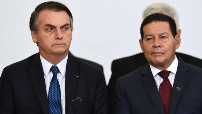 TSE inicia julgamento de ação que pede cassação da chapa Bolsonaro-Mourão