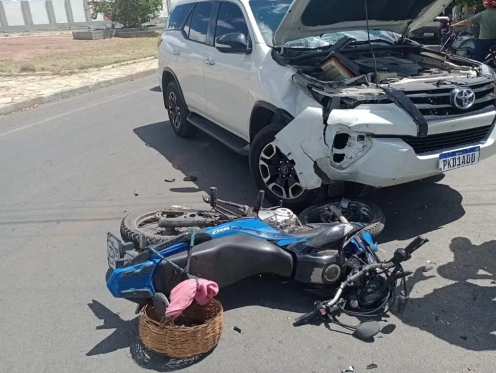 Motociclista fica ferido após colisão com carro em Guanambi