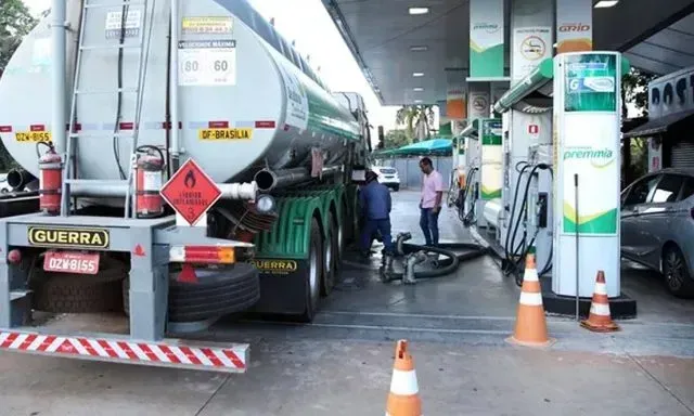 Governo deve manter subsídio de R$ 2,12 para o diesel por mais 30 dias