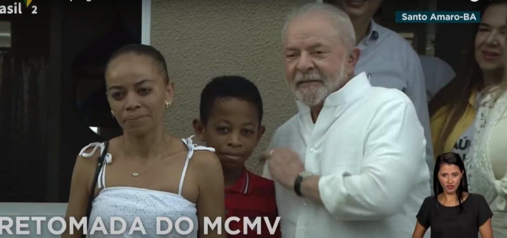 Lula chega na Bahia e participa de cerimônia de retomada do Minha Casa Minha Vida