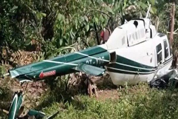 Com duas pessoas a bordo, helicóptero cai em cidade baiana