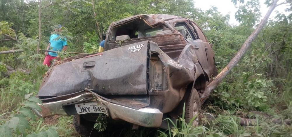 Motorista de caminhonete morre após veículo capotar na BR-242