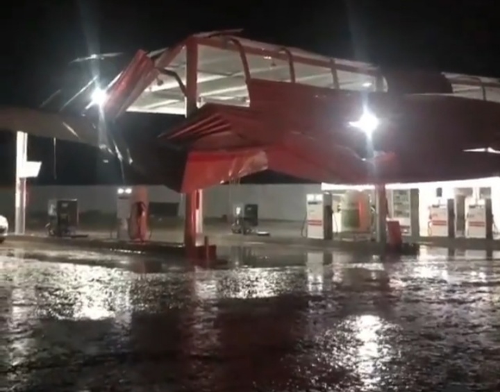 Forte temporal provoca diversos estragos na cidade de Anagé