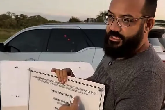 Polêmica em Ilhéus: deputado retira placa de rodovia e Seinfra esclarece cronograma da obra