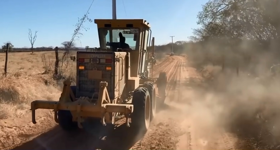 Prefeitura de Matina segue recuperando as estradas rurais; agora é a vez da estrada do mocó