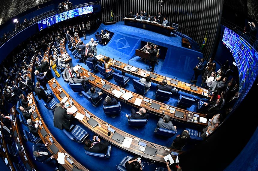Senado aprova texto-base da reforma e rejeita regras mais duras para abono salarial
