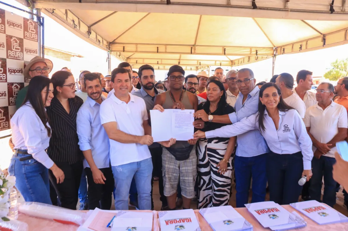 Prefeitura de Igaporã inaugura rua e entrega 60 títulos de propriedade a moradores da zona urbana