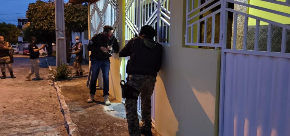 Foragidos de SP, MG e DF são alvos de operação em 5 cidades da Chapada