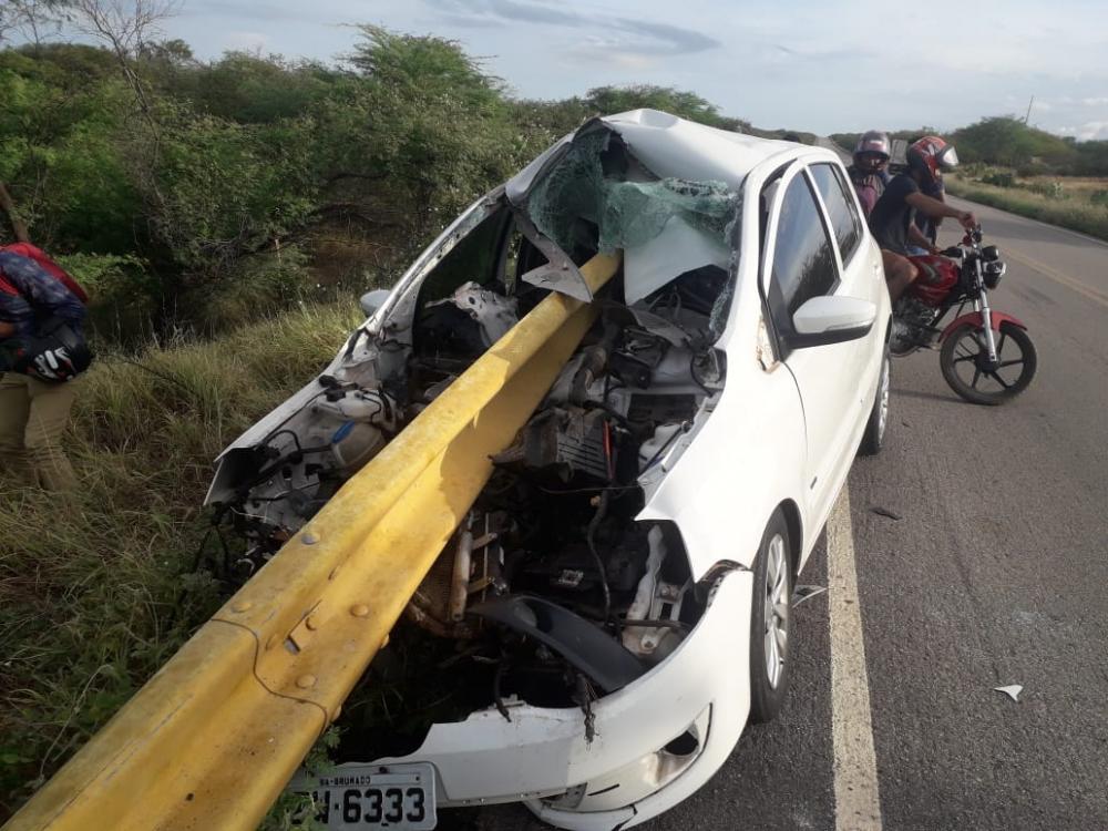 Acidente de carro é registrado na Ponte do Rio São João, em Dom Basílio 
