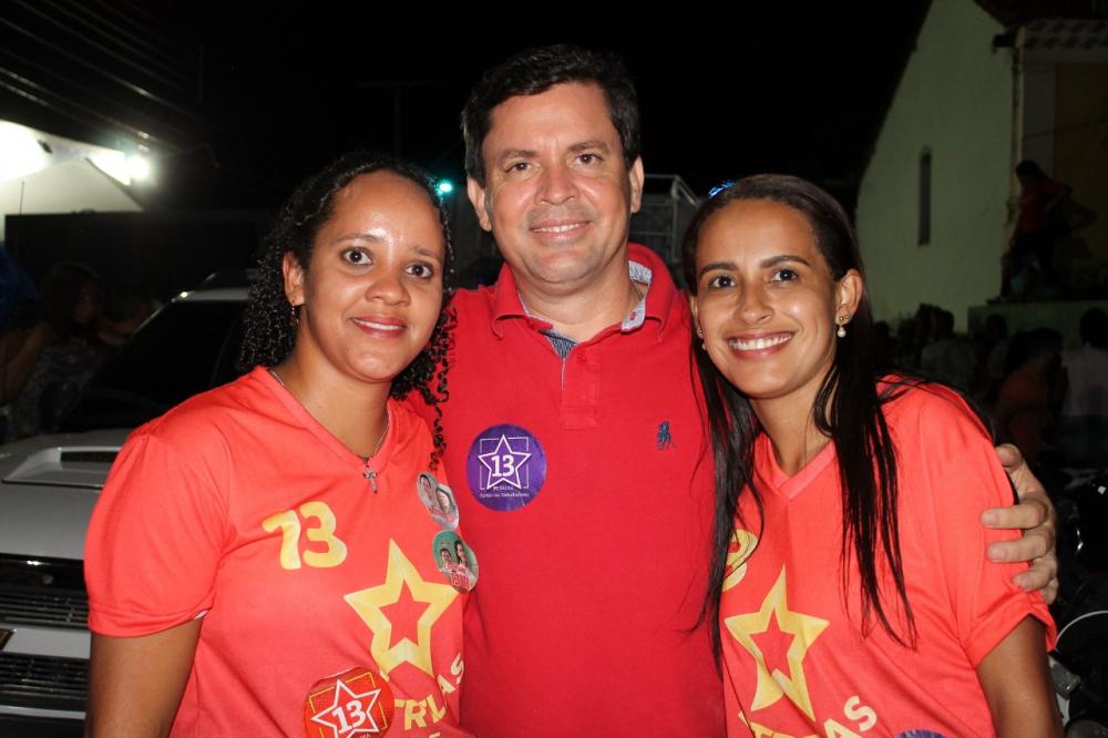 Apoiadores de Neto, candidato a prefeito de Igaporã, realizaram carreata com mais de 700 carros na cidade