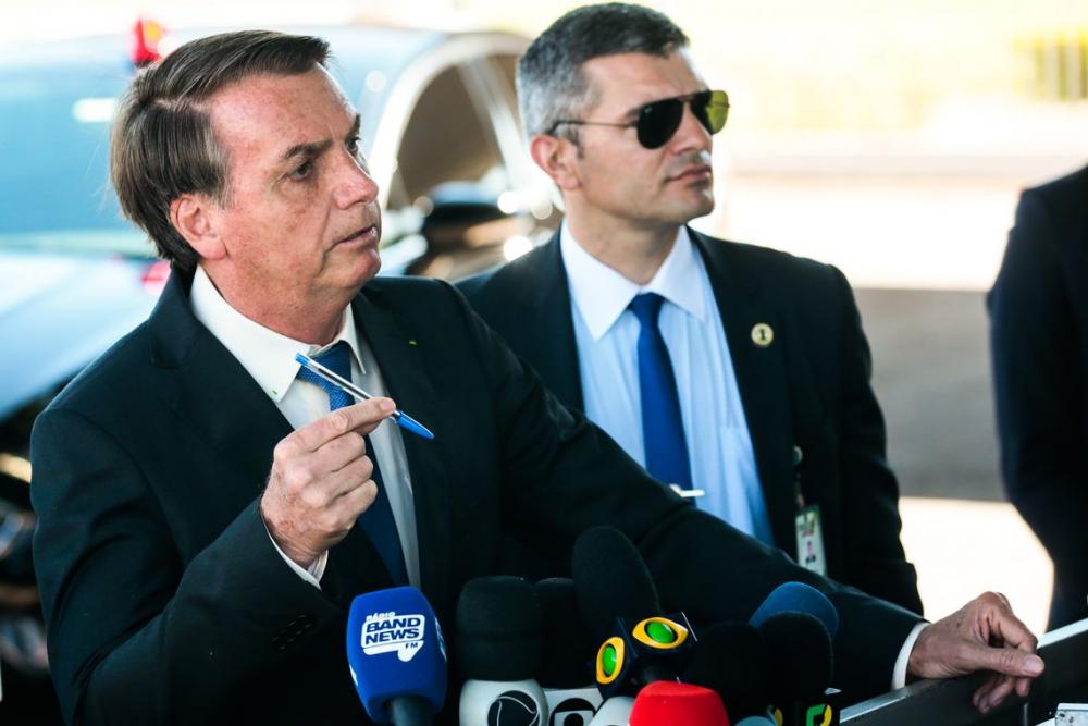 Bolsonaro fala em tomar 'medidas legais' após ações do STF contra aliados