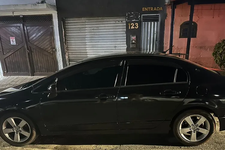 Polícia Rodoviária recupera veículo com restrição de furto na BA-262 em Anagé