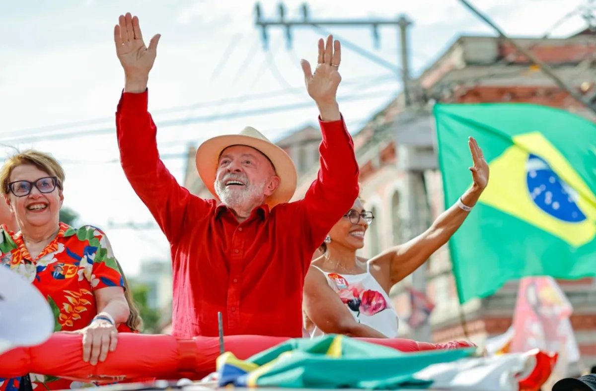 Lula conquista virada inédita em disputa presidencial e se reelege para 4º mandato