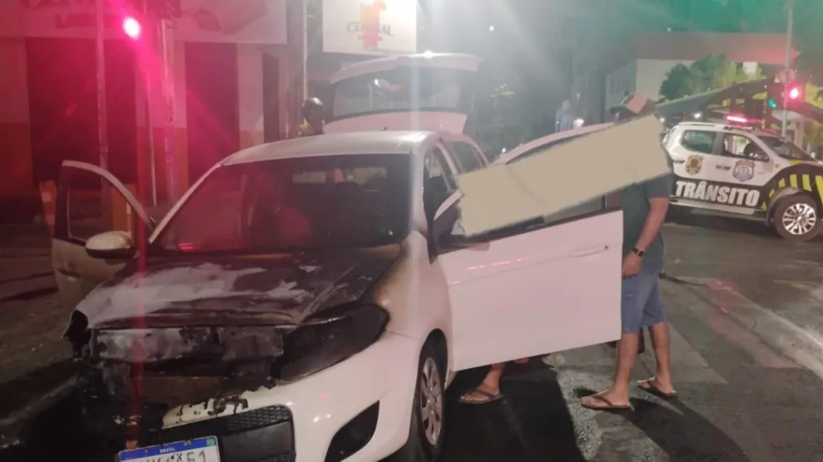 Palio pega fogo na Praça do Bradesco em Guanambi; ninguém se feriu