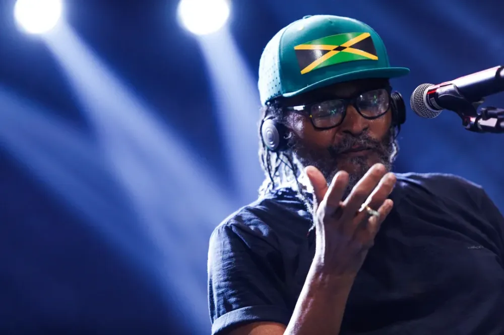 Edson Gomes é internado após passar mal depois de show em Salvador; estado de saúde é estável