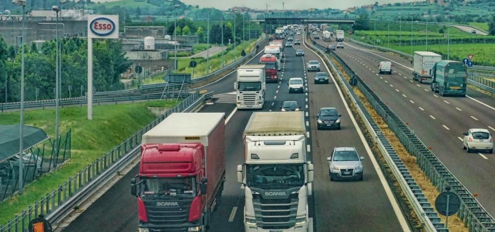 Caminhoneiros cogitam paralisação após mudanças no frete