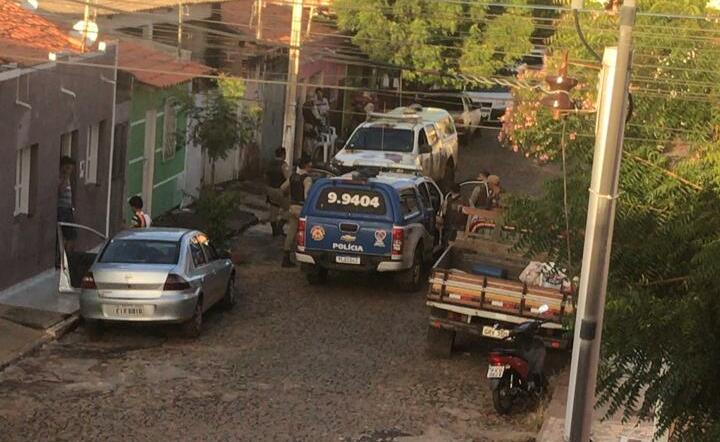 Dupla é presa acusada de tráfico de drogas em Caculé