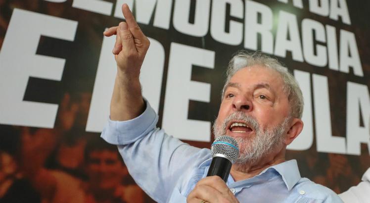 Procuradoria vai tentar barrar entrevista de Lula, diz site