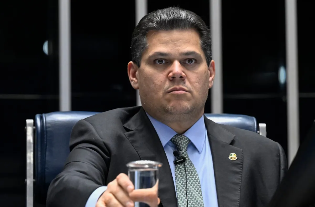 Alcolumbre reúne senadores e tende a não pautar PEC da Segurança Pública antes da eleição