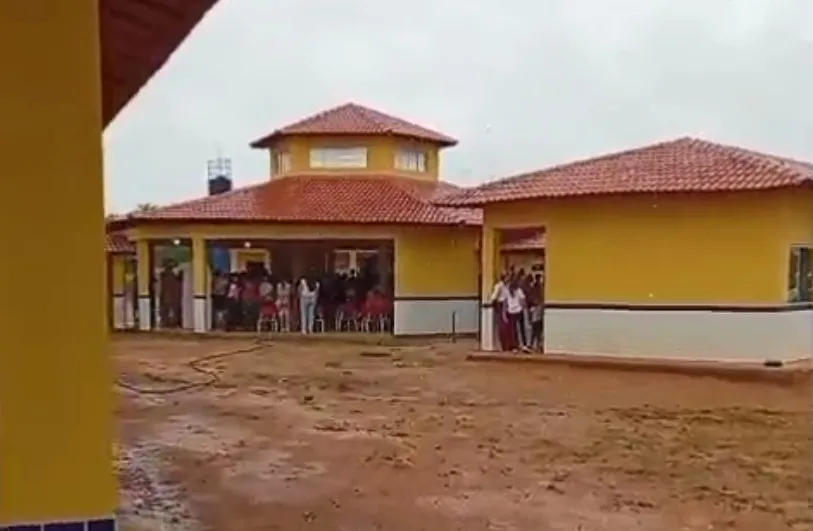 Pais relatam descaso em escola de Sebastião Laranjeiras