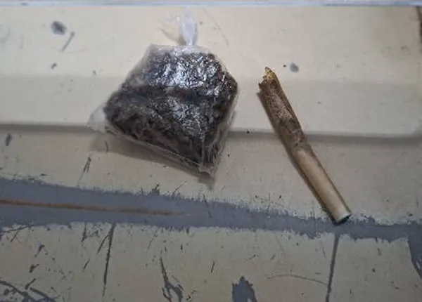 Jovem é preso com maconha após abordagem no Centro de Guanambi