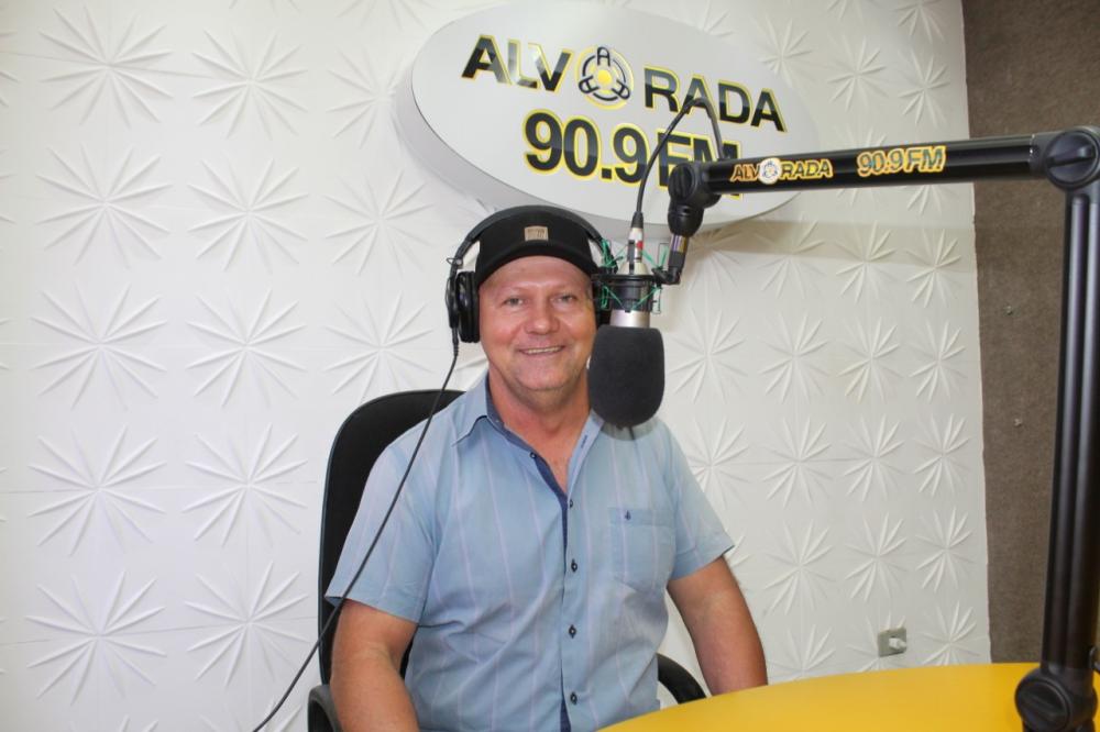 De volta à Radio Alvorada, Jota Jota estréia um novo formato de rádio jornalismo