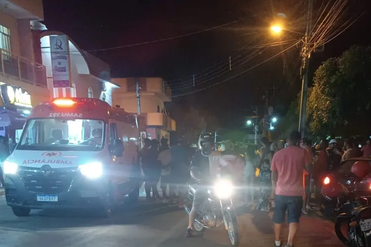 Homem é morto a tiros dentro de carro no centro de Ibiassucê