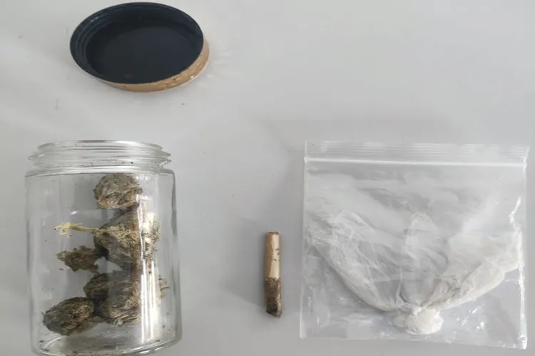 Droga é apreendida durante abordagem da PRE na BA-026, em Tanhaçu