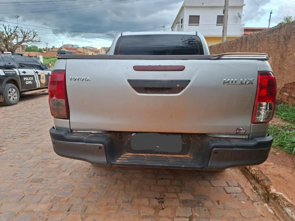 Homem é preso com caminhonete roubada e placa clonada em Livramento
