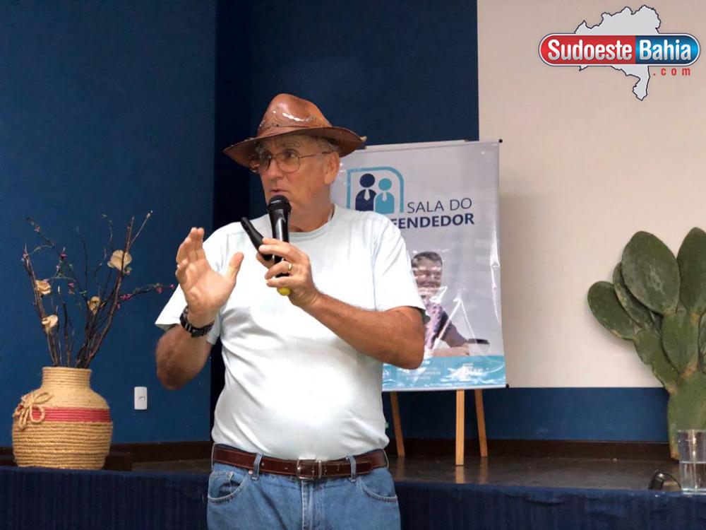 Caetité: Engenheiro Agrônomo Paulo Suassuna participou do Circuito de Seminários - Tecnologia do Cultivo Intensivo da Palma