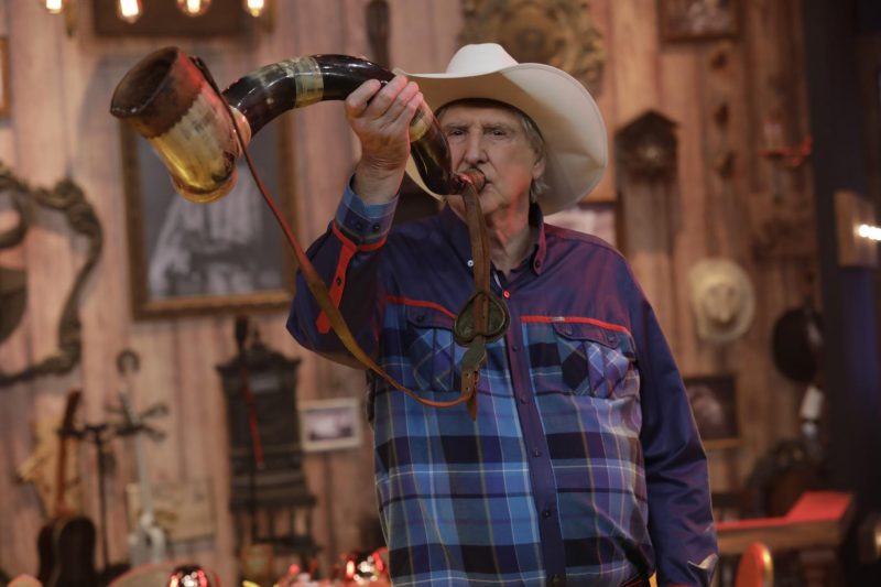 Sérgio Reis e deputado bolsonarista são alvos de operação da PF