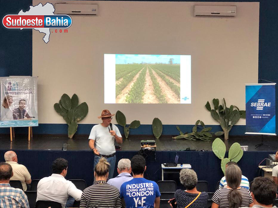 Caetité: Engenheiro Agrônomo Paulo Suassuna participou do Circuito de Seminários - Tecnologia do Cultivo Intensivo da Palma