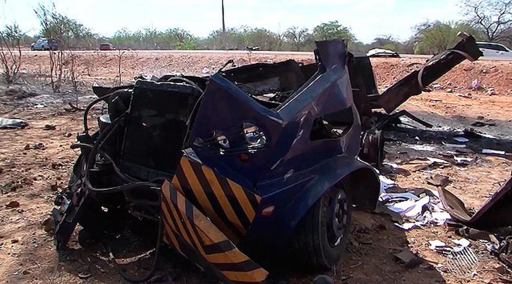 Norte baiano: Bandidos rendem vigilantes e explodem carro-forte em estrada