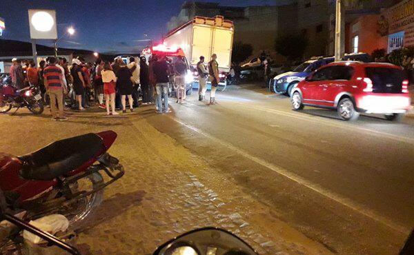 Adolescente fica gravemente ferido após ser atropelado por caminhão em Caetité