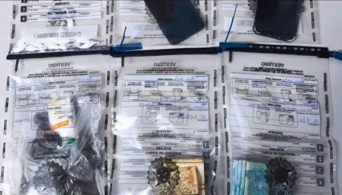 Dois homens são presos com drogas, quase R$ 14 mil e duas motos em Palmas de Monte Alto