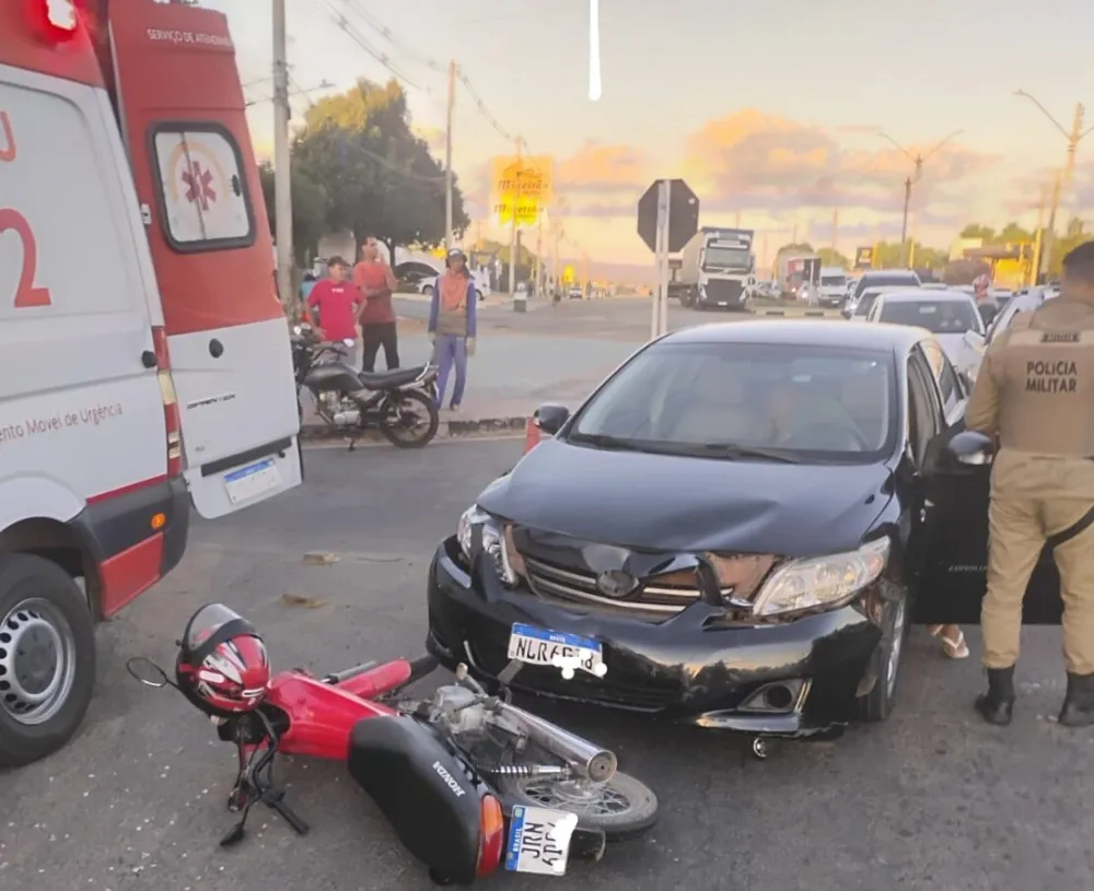Colisão entre carro e moto deixa motociclista ferido em Guanambi