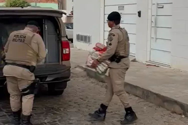 PM apreende cestas básicas e conduz empresário à delegacia por suspeita de crime eleitoral em Brumado
